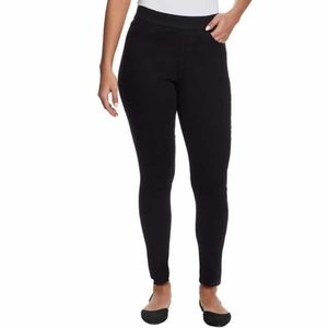 NWT Gloria Vanderbilt Ladies' Pull-On Comfort Jean (Black)